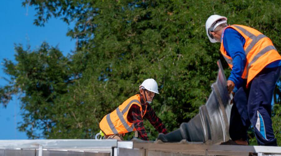 Professional gutter cleaning in Hampton, TN